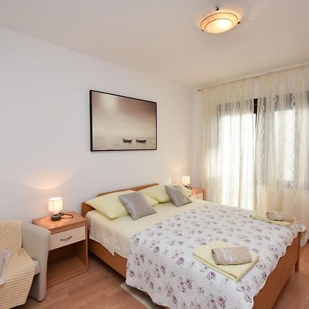 Apartments Tonja Primosten Exterior photo