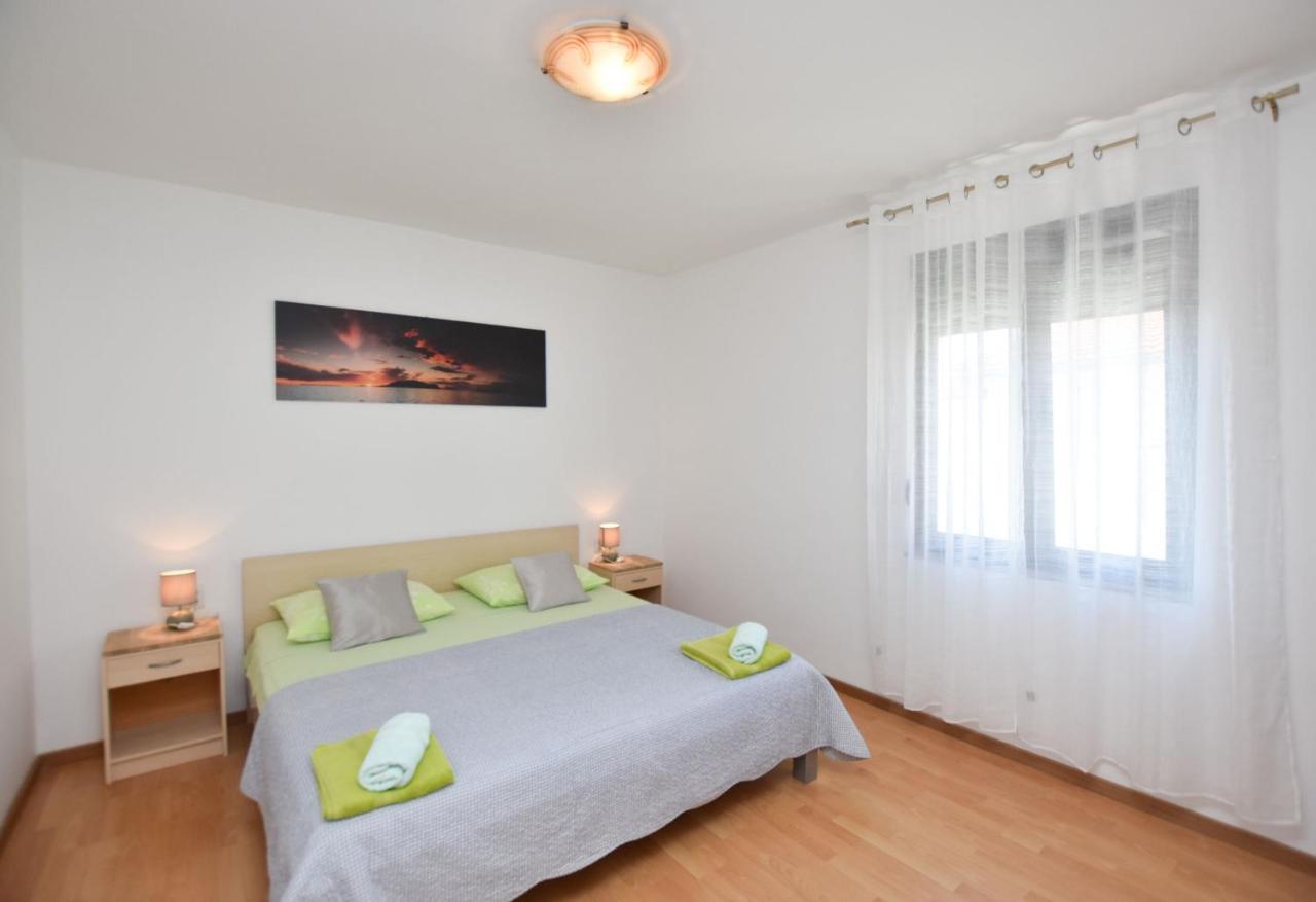Apartments Tonja Primosten Exterior photo