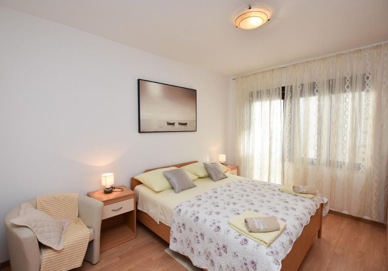 Apartments Tonja Primosten Exterior photo