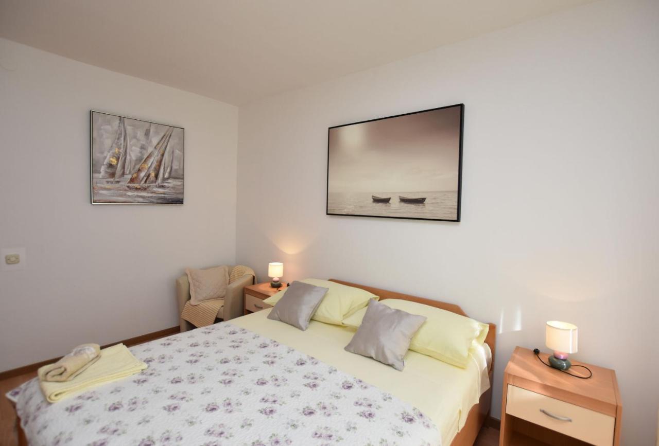 Apartments Tonja Primosten Exterior photo