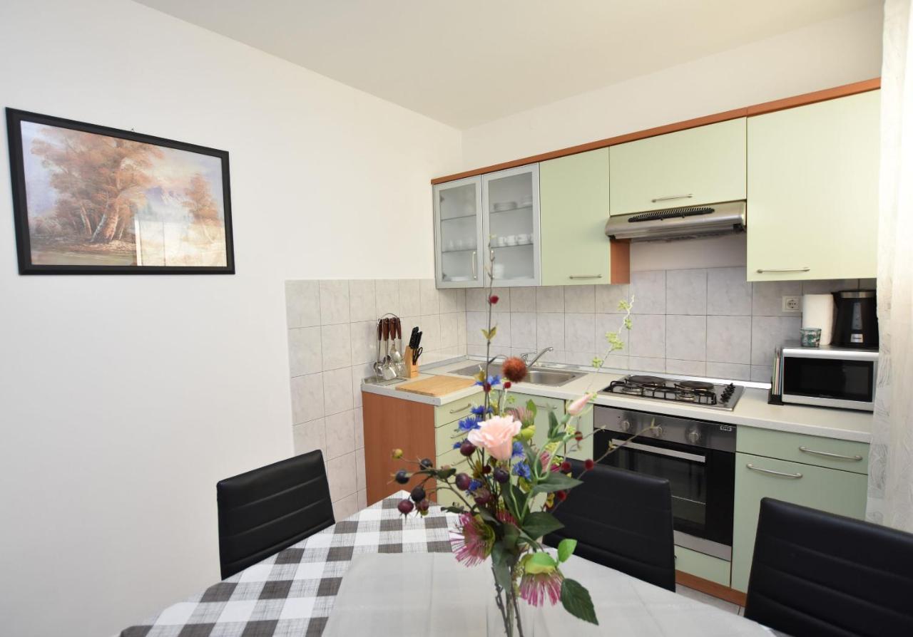 Apartments Tonja Primosten Exterior photo