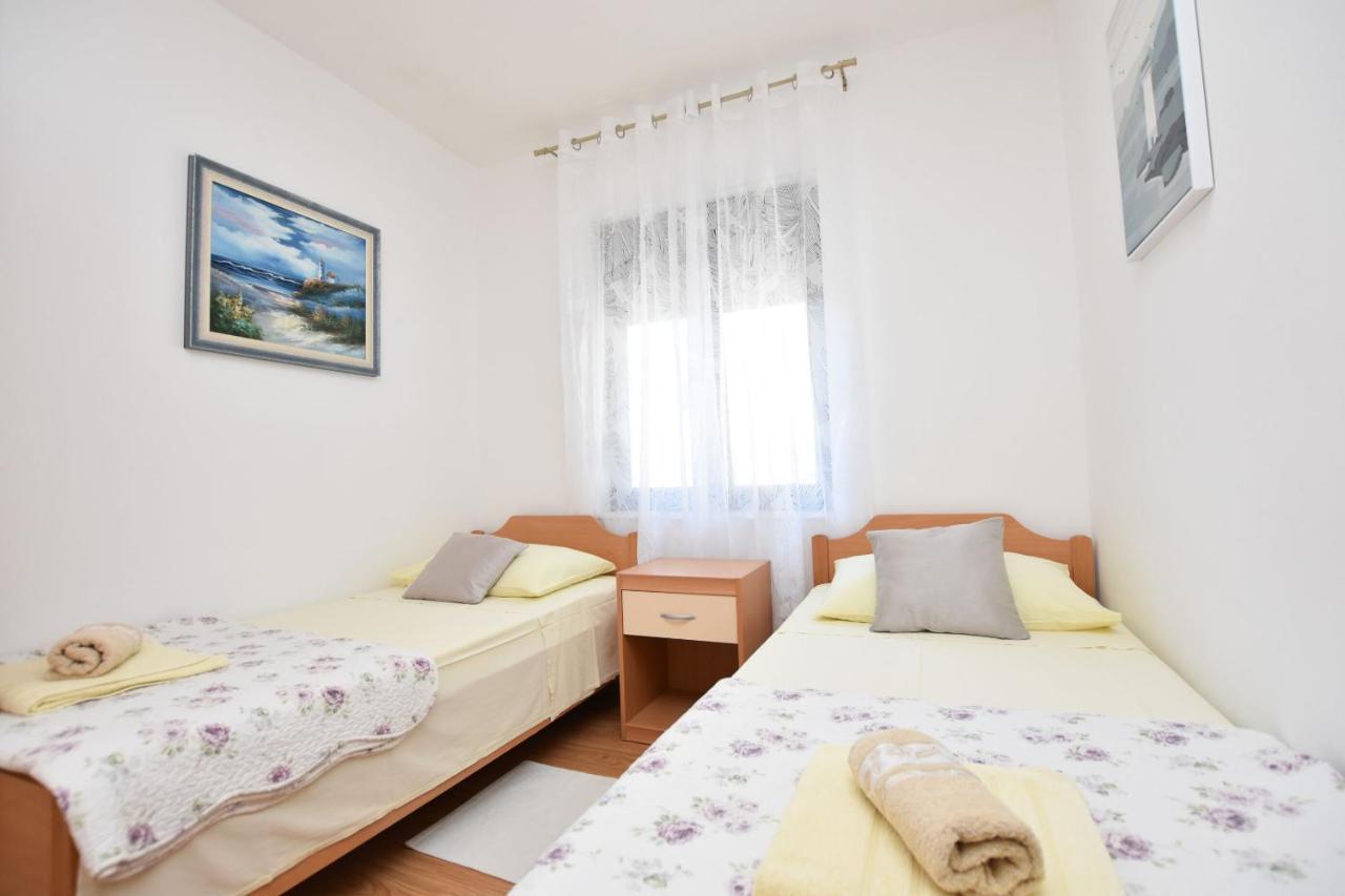 Apartments Tonja Primosten Exterior photo