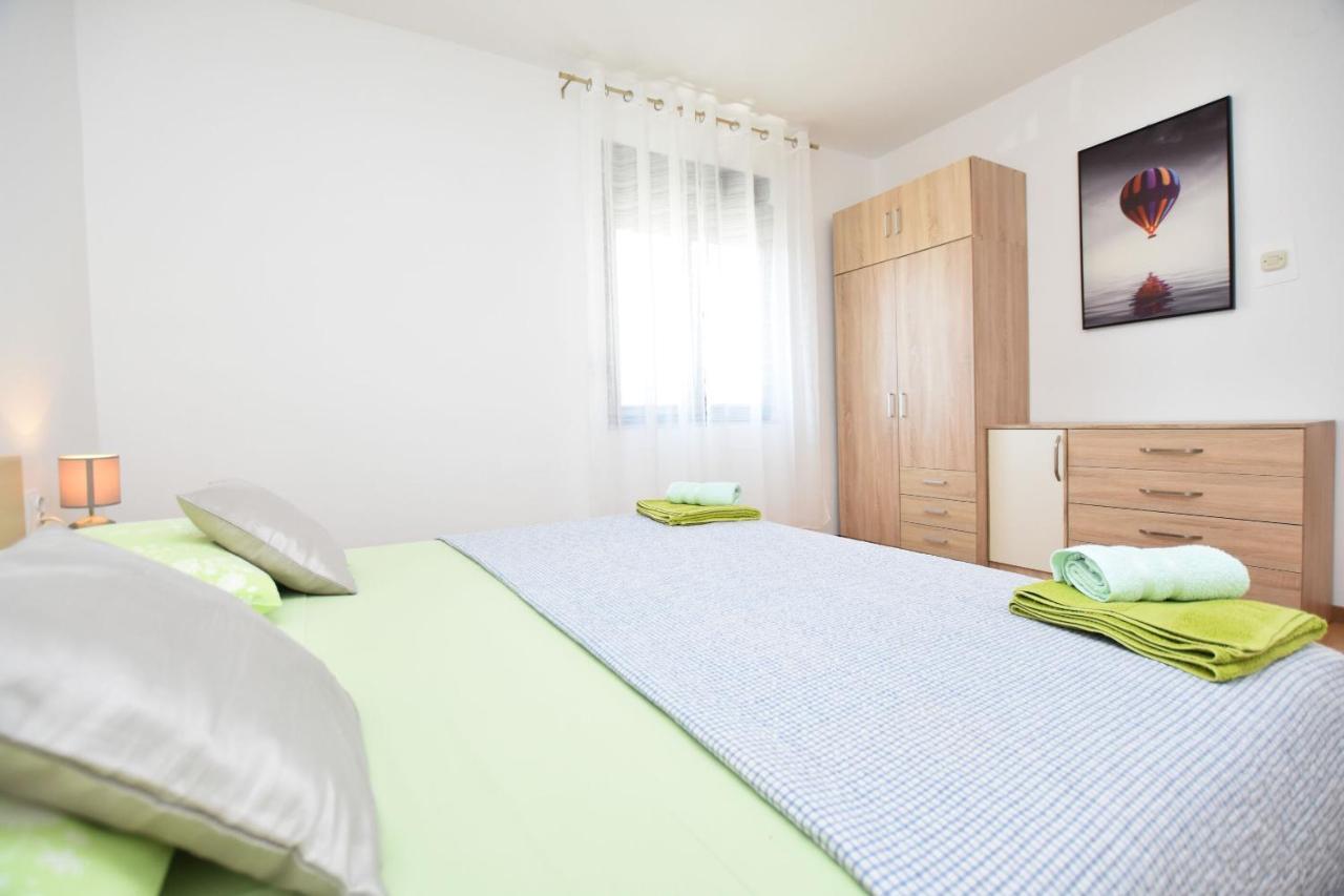 Apartments Tonja Primosten Exterior photo