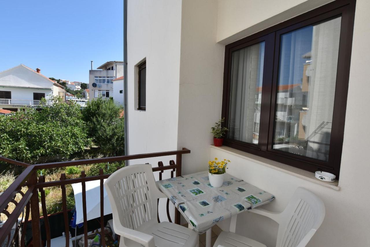 Apartments Tonja Primosten Exterior photo